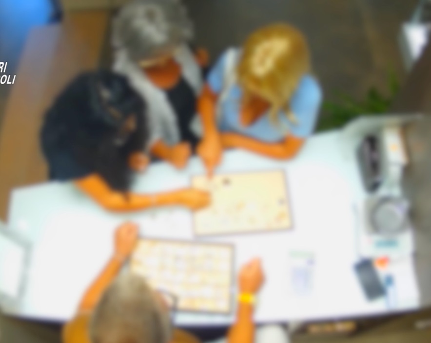 Colpo da 60mila euro in gioielleria, 2 arrestate dopo filmato: caccia alla terza