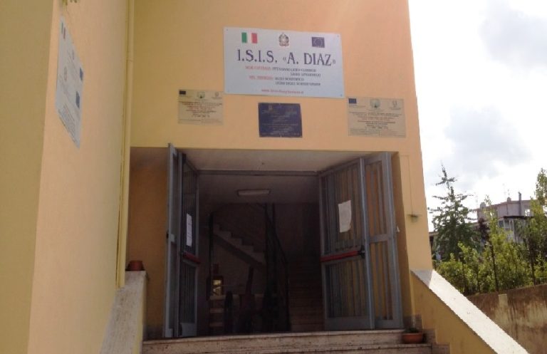 Ladri al liceo Diaz di Ottaviano: rubati pc e strumenti elettronici