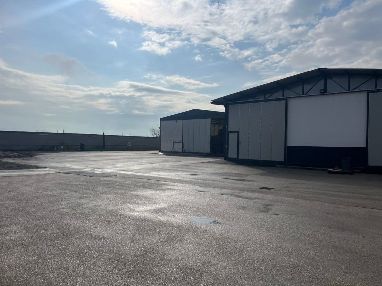 Agenti scoprono capannoni abusivi con tipografia annessa in un’area agricola