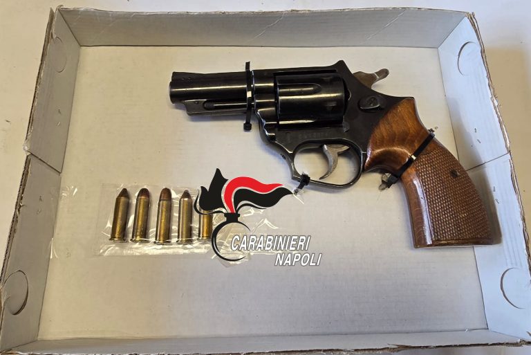 Acerrano se ne va in giro a Cisterna con una pistola carica