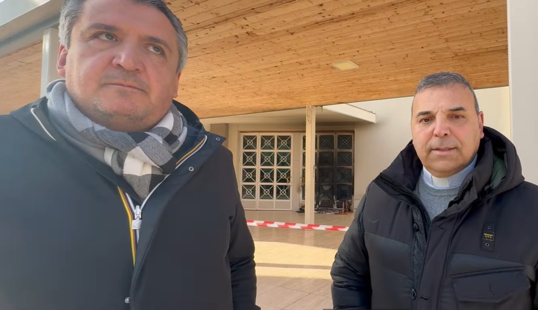 Attentato alla chiesa del Sacro Cuore di Pontecitra: incendio all’ingresso e statua di San Pio distrutta