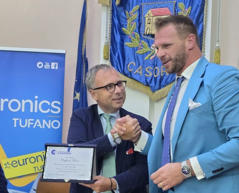 Studenti delle Superiori disegnano la nuova maglia del Casoria, lo sport nei percorsi scuola-lavoro