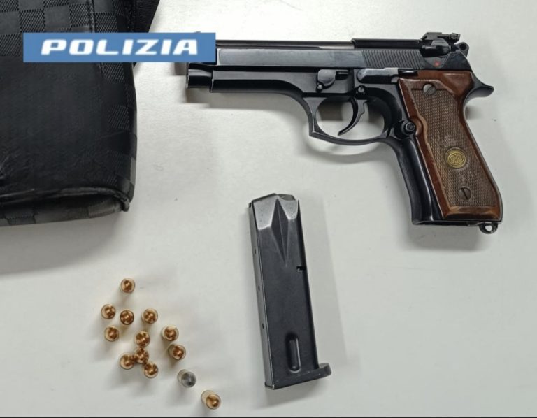 Acerra violenta: appena maggiorenne ha la pistola con 13 colpi