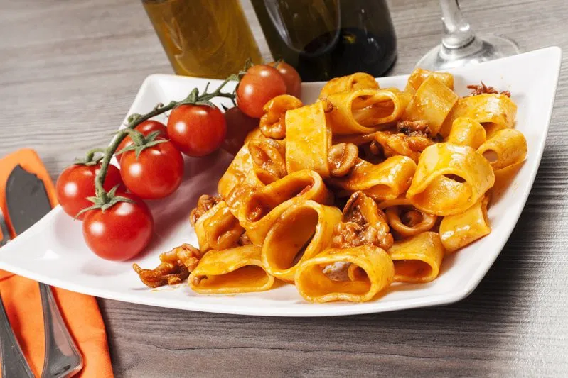 Le ricette di Biagio: calamarata napoletana. Per sopportare i “giornalisti malati di iperbole”