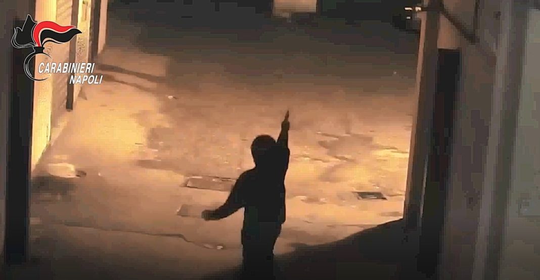 “Papà dove vai con la pistola?”: i profili e i nomi dei 27 arrestati di Pomigliano. C’è anche un tiktoker