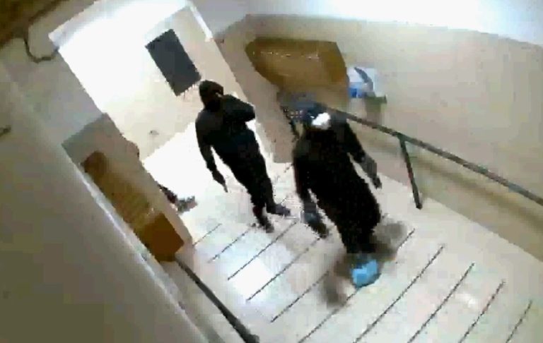 Camorra assume ragazzini di Pomigliano a basso costo: uno si tatua il nome del clan per riconoscenza