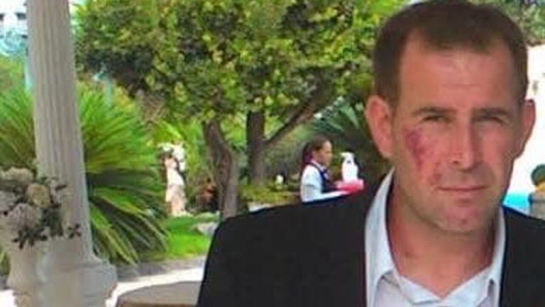 Operaio di una ditta di rifiuti muore sul lavoro, tragedia in provincia