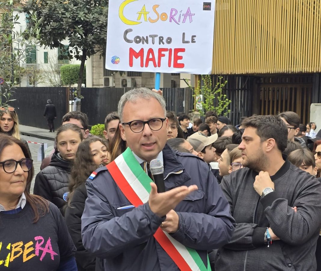 Casoria in marcia per la legalità: una giornata di memoria e impegno con le scuole e i familiari delle vittime