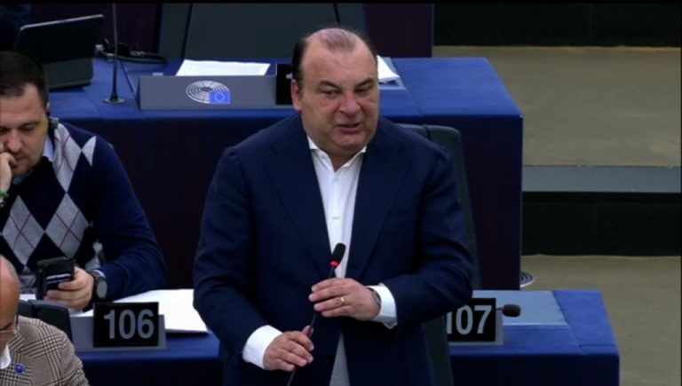 Martusciello si ritira dalle Regionali dopo l’arresto della sua collaboratrice