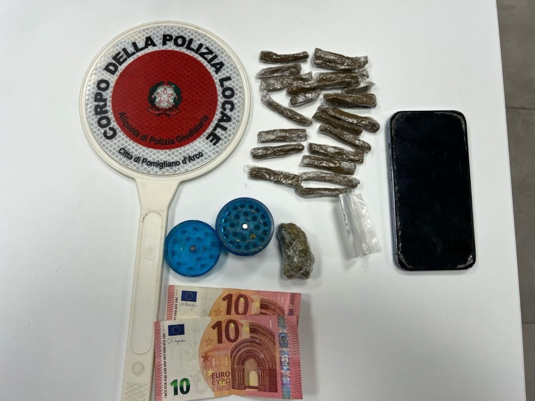 Droga, 18enne inseguito e fermato a Pomigliano