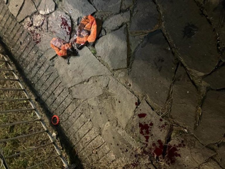 Ragazzino accoltellato in piazza da gang straniera