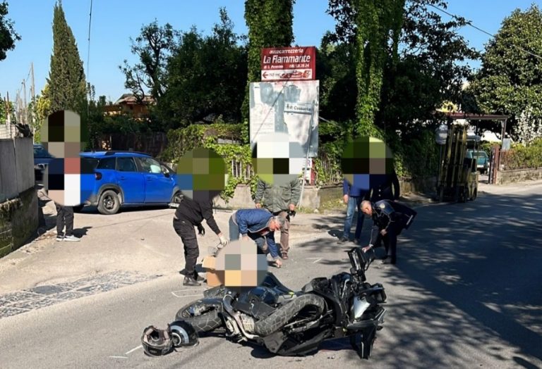 Auto contro moto tra Somma e Brusciano, feriti in ospedale