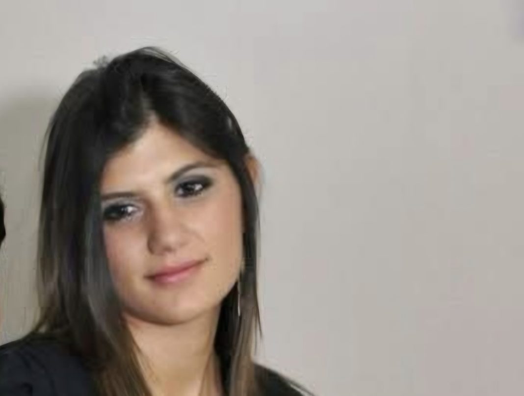 Lucia, oggi l’autopsia: sequestrato il cellulare, si indaga su istigazione al suicidio