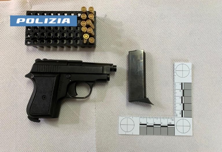 Polizia lo ferma tra Nola e Marigliano con la pistola e i proiettili