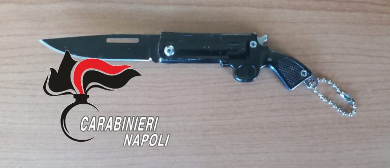 Minaccia un giovane con un coltello nella zona della movida