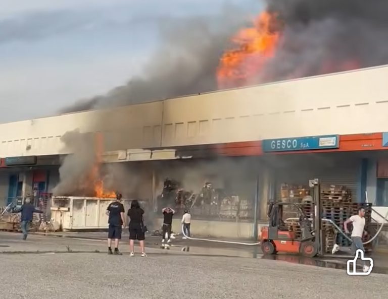 Incendio all’ Interporto di Nola: fumo denso e aria irrespirabile