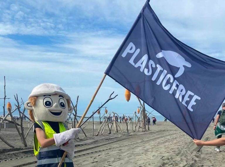 Clean up- un piccolo gesto, una grande azione per il pianeta: l’iniziativa di Plastic Free