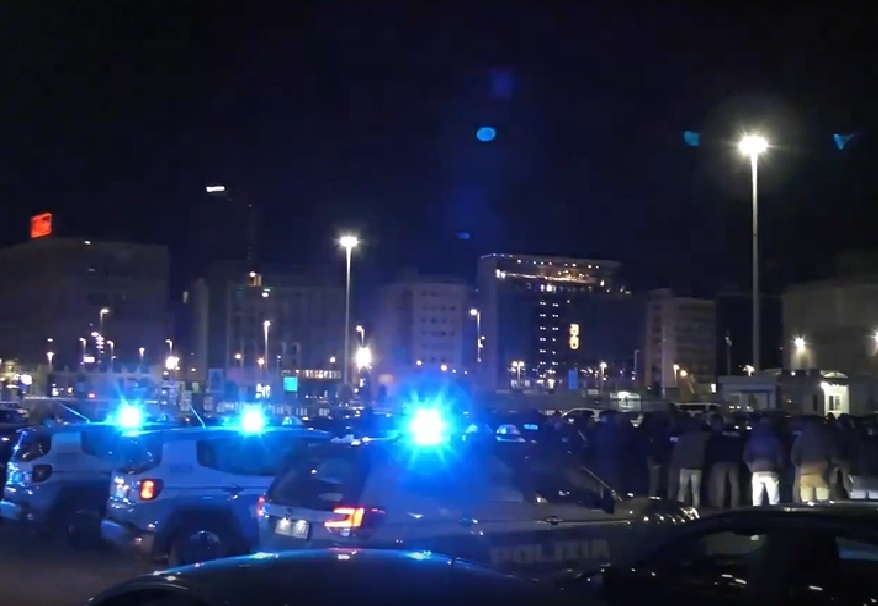 Polizia setaccia i rioni dello spaccio, arresti e sequestri