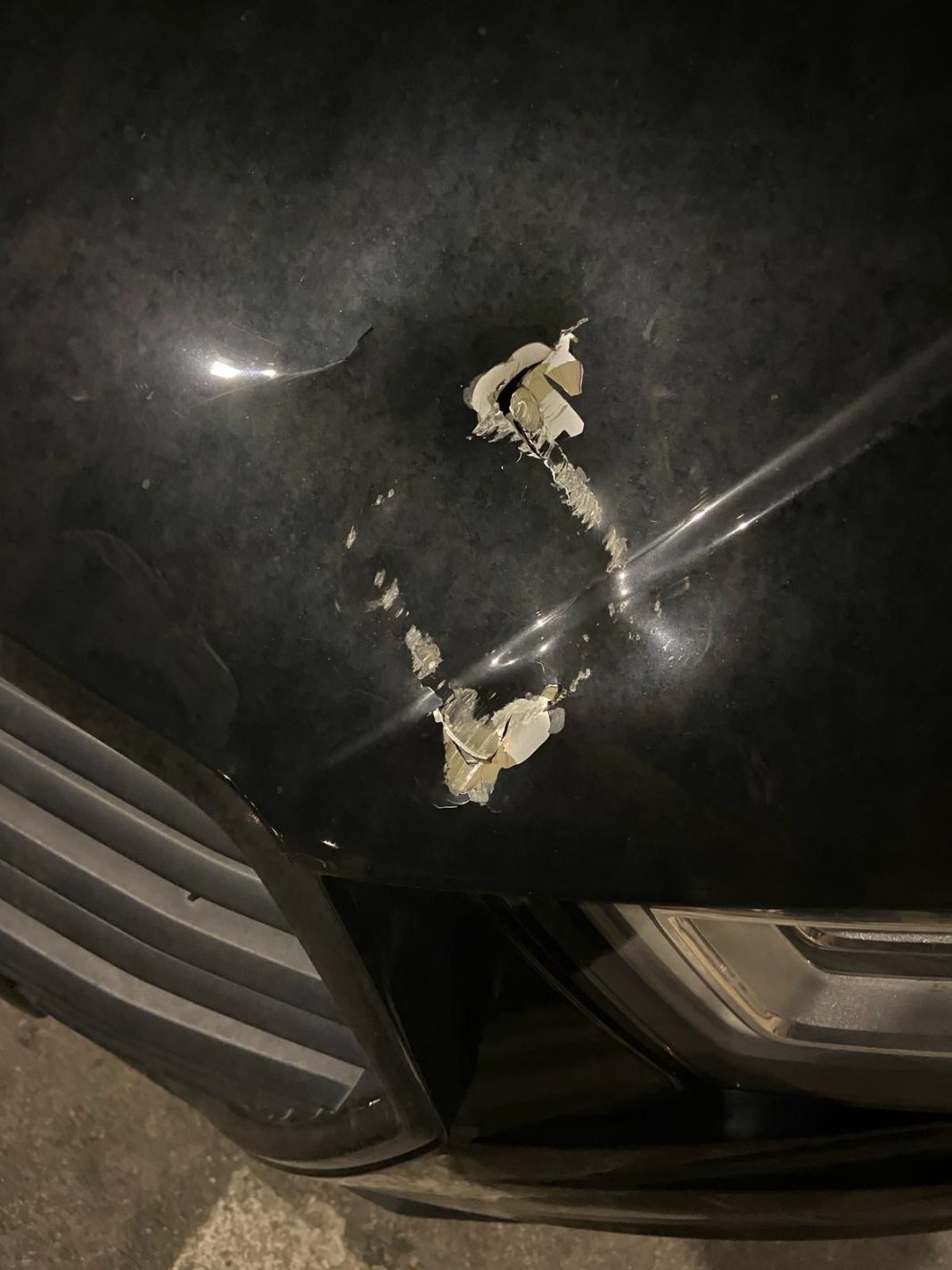 Pietre lanciate contro auto in transito, follia a Madonna dell’Arco