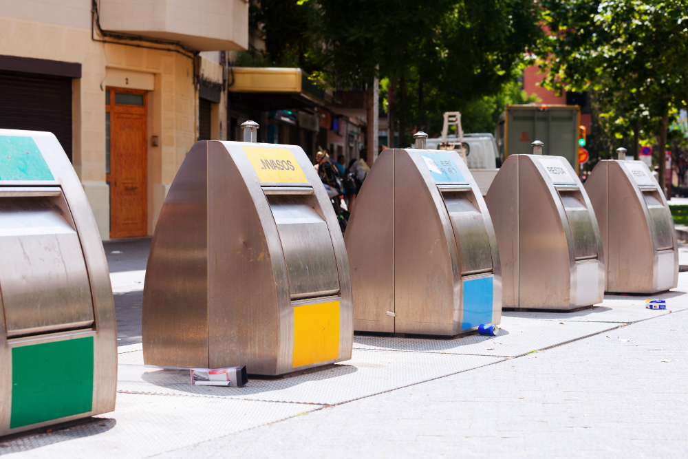 Napoli scommette sull’innovazione urbana: arrivano i cassonetti interrati per la raccolta differenziata