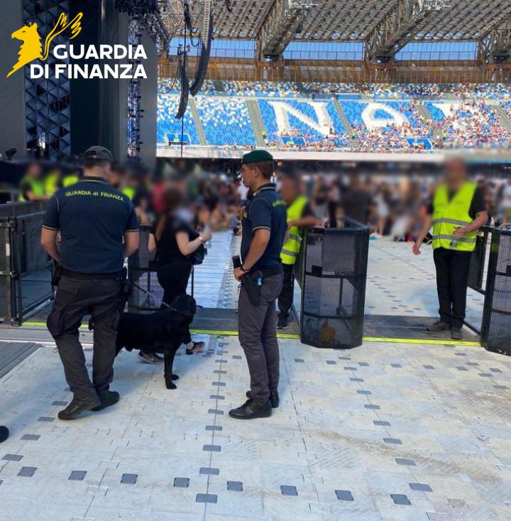 Con la droga al concerto di Vasco Rossi, 23 pizzicati dalla Finanza