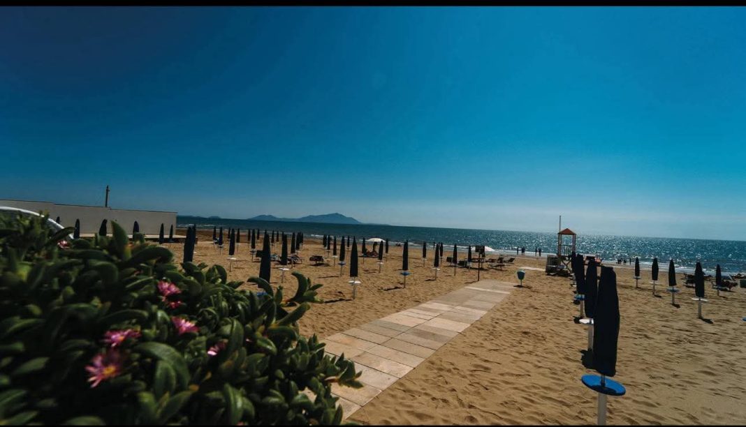 Giovanissimo ucciso in spiaggia sotto gli occhi bagnanti