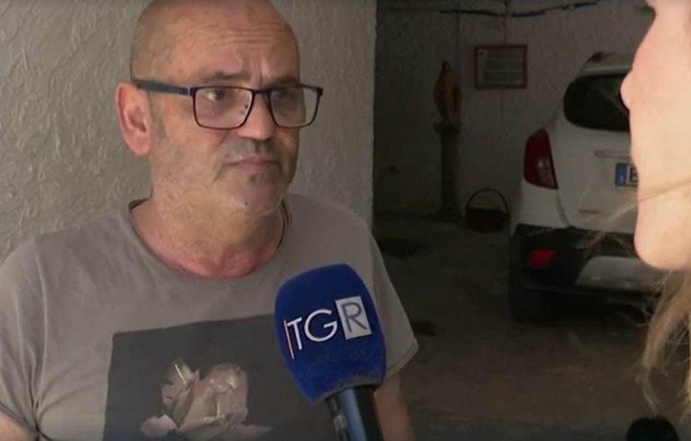Prof di Marigliano augura la fine di Martina alla figlia della premier: “Il post me l’ha scritto l’intelligenza artificiale”