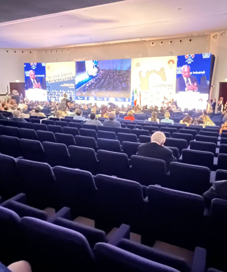 Il flop dell’Assemblea Unione Industriali Napoli: sala mezza vuota e sgarbi istituzionali