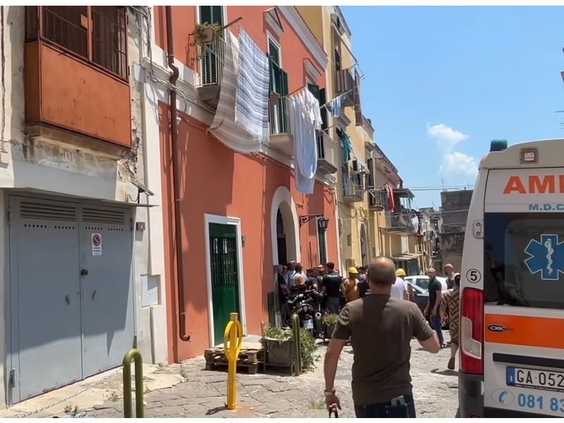 Esplosione a Torre, Diego non ce l’ha fatta: morto l’uomo estratto dalle macerie