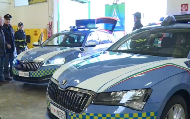 Marigliano, polizia di Nola trova auto rubate in concessionaria e denuncia venditore