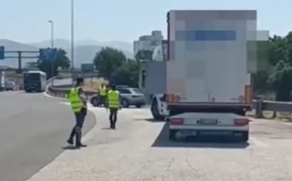 Polizia Stradale blinda 7bis e Asse Mediano: raffica di denunce per traffico di rifiuti