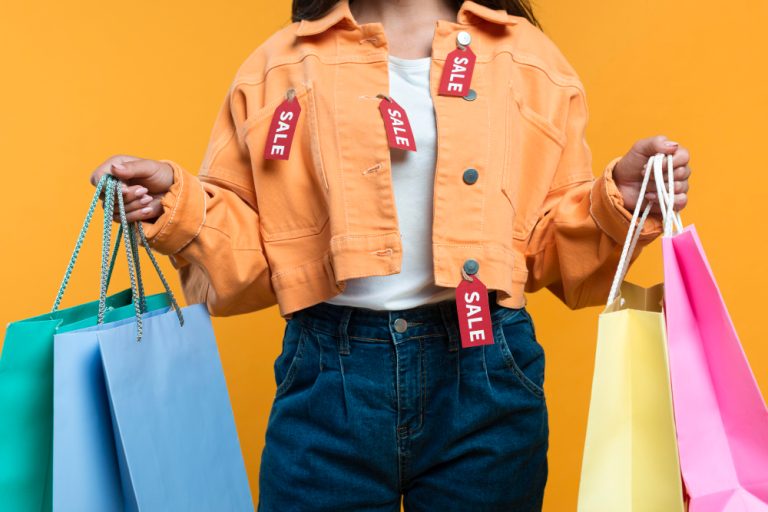 Shein nel mirino: arriva la prima legge contro l’ultra fast fashion