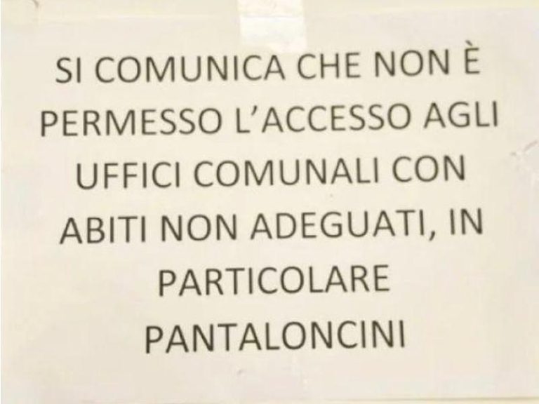 Cacciata dal comune di Bacoli perché indossa un bermuda