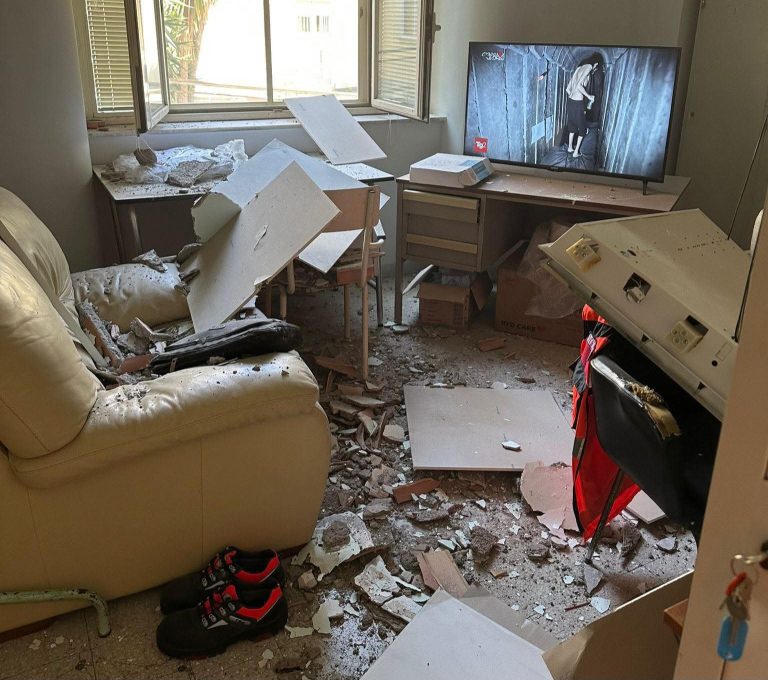 Tragedia sfiorata al 118: tetto crolla sulla stanza del medico