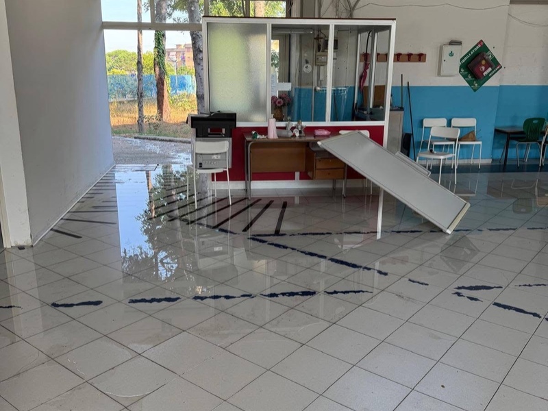 Vandali distruggono scuole anche quando sono chiuse: raid a Sant’Anastasia