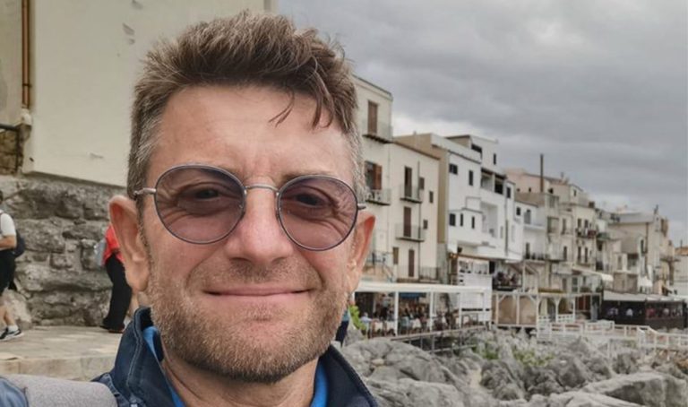 Maresciallo acerrano della Finanza trovato morto dalla moglie