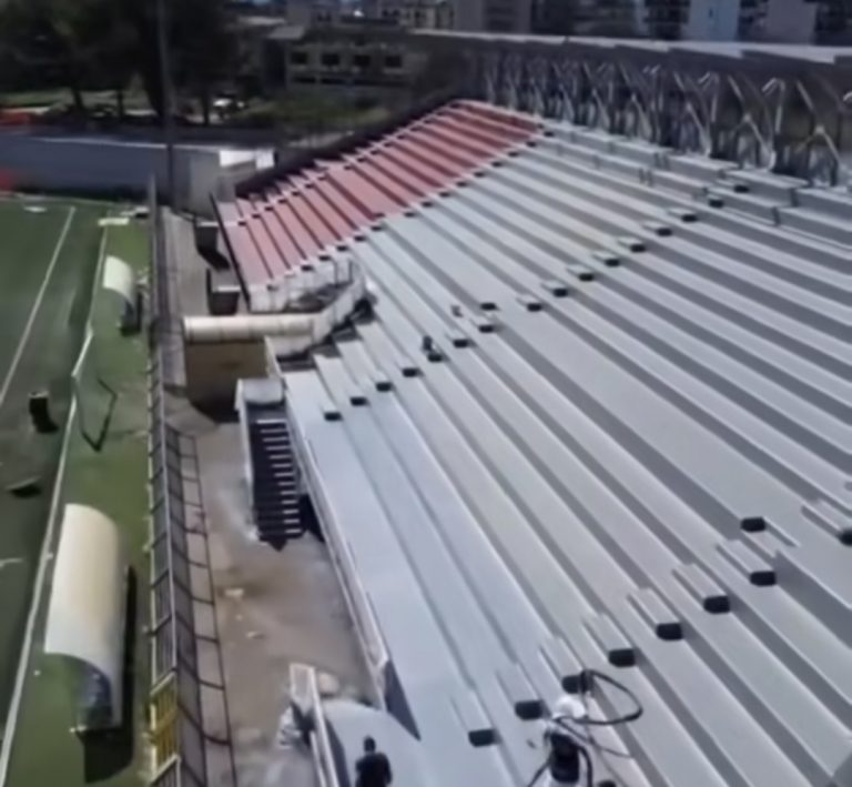 Parte il restyling dello stadio di Casalnuovo: decisi colori e scritta