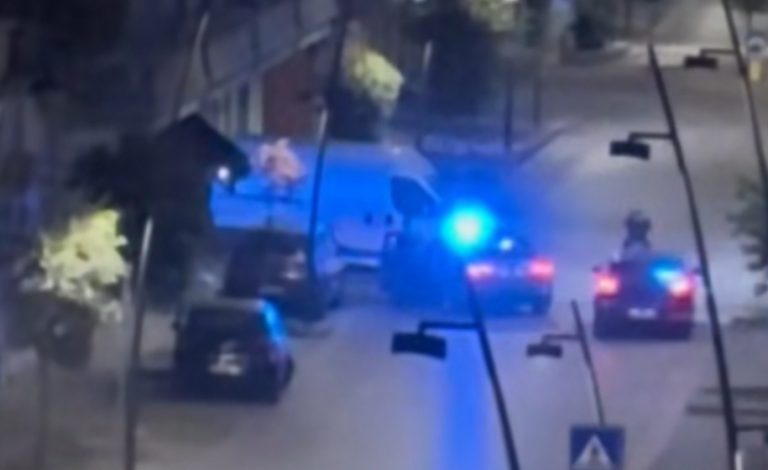 Banditi all’assalto della banca col furgone, notte di paura ad Acerra