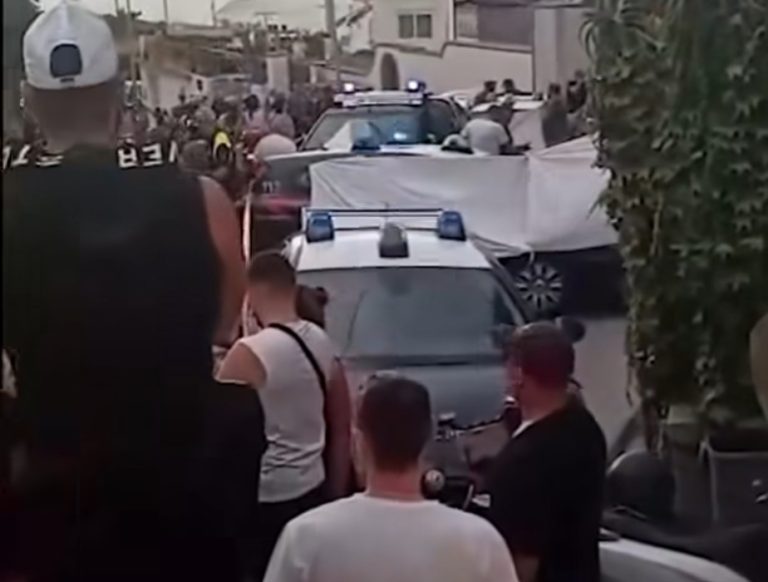 Spara contro ex, nuovo compagno e madre di lei. Poi si ammazza