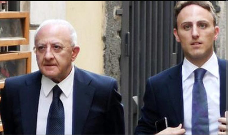 De Luca unico candidato alla segreteria. E il Pd muto