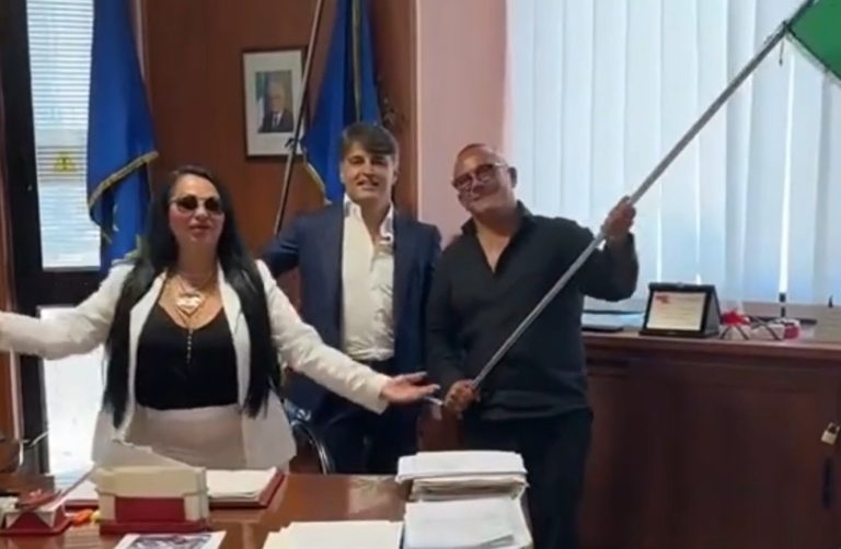 Regione diventa platea per tiktoker: De Crescenzo e Napolitano dal consigliere Di Fenza tra show e gag