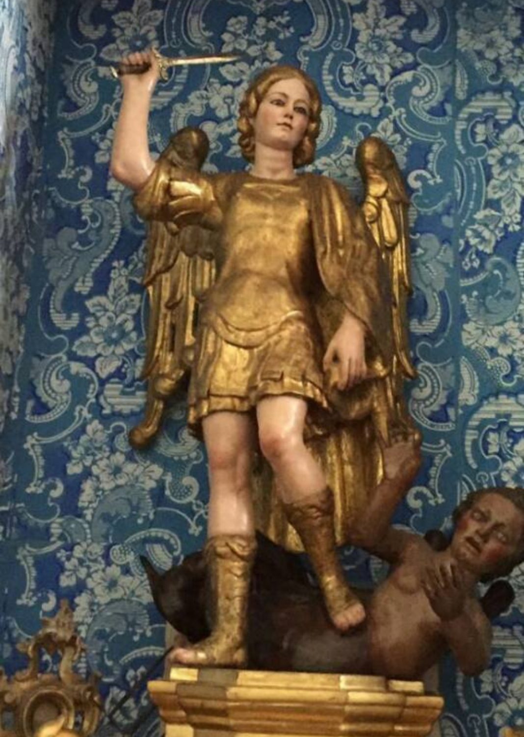 San Michele e la diavolessa: a Napoli e a Ottaviano l’immagine di una fantastica storia di magia