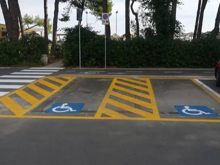 Caivano, mamma di bambino disabile insultata per un posto auto