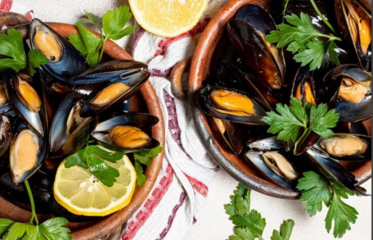 Nove intossicati dopo pranzo al ristorante: 4 ricoverati