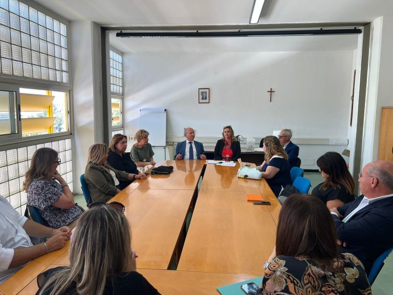Sindaco di Acerra incontra dirigenti scolastici in Comune