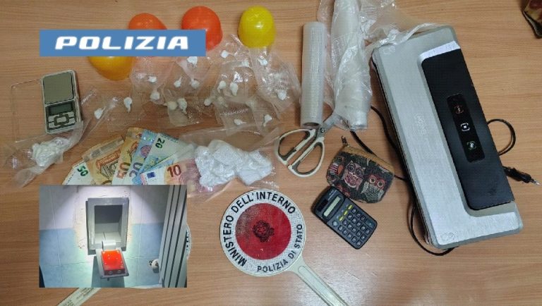Acerra, coca nascosta nella cassaforte del bagno: arrestate due donne
