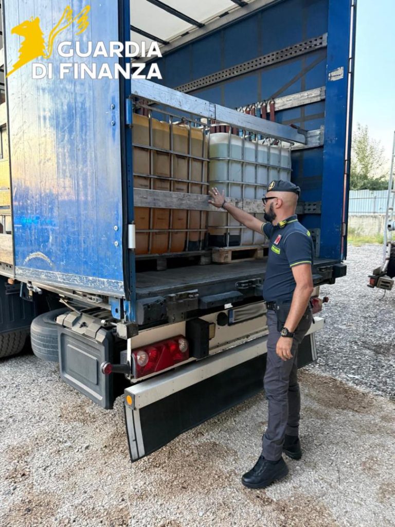 Gasolio illegale a Marigliano, sequestrati 56mila litri dalla Finanza