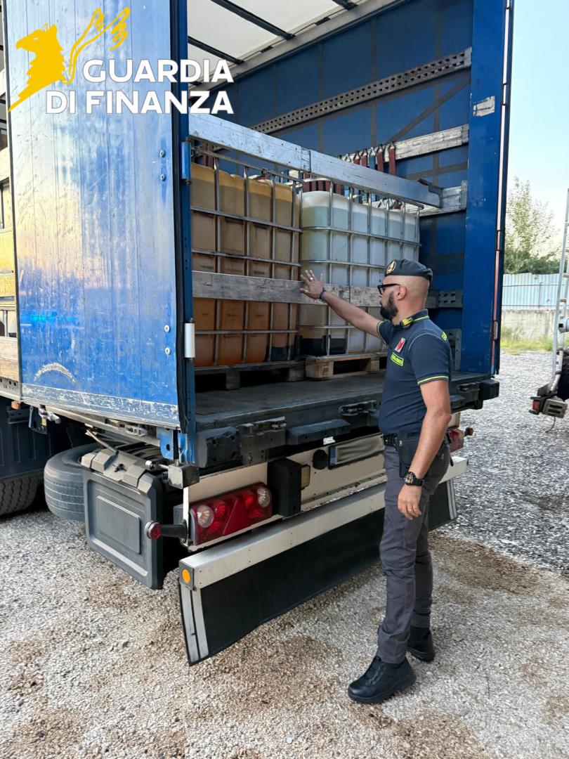 Gasolio illegale a Marigliano, sequestrati 56mila litri dalla Finanza