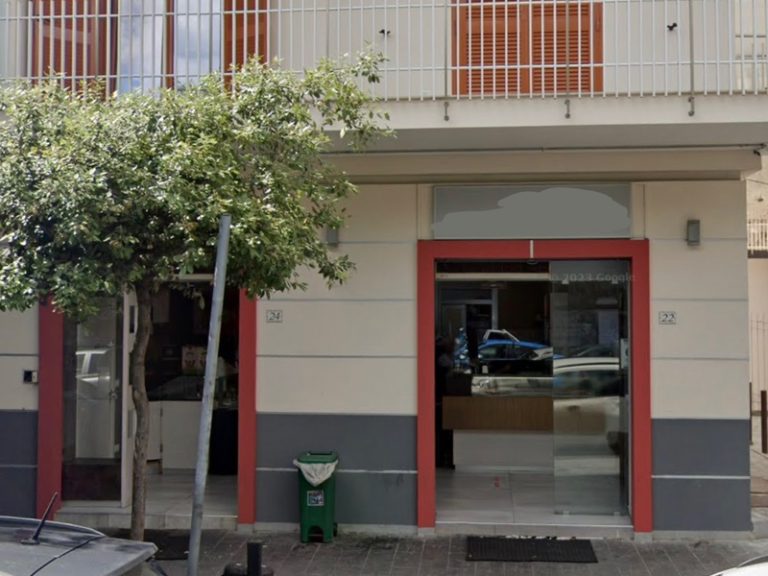 Ladri entrano in una gelateria a Somma Vesuviana