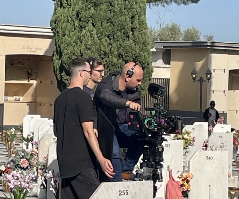 Cercola, Peppe Iodice al cimitero per girare il suo primo film
